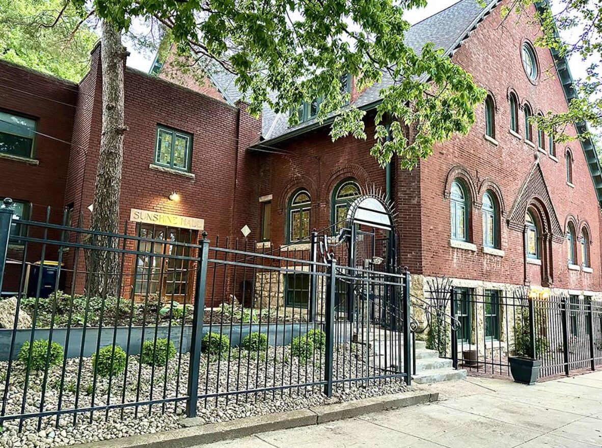 Building Photo - 706 W Pennway St
