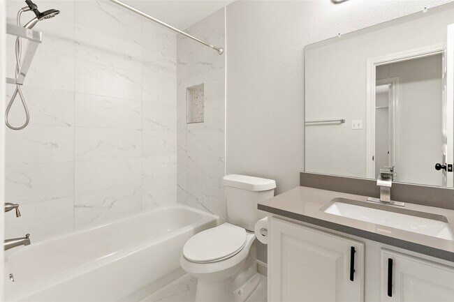 Building Photo - 10 Scenic Brook Ct