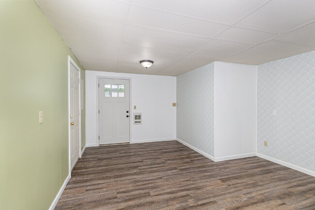Building Photo - 3-Bedroom updated home on Salem Street $18...