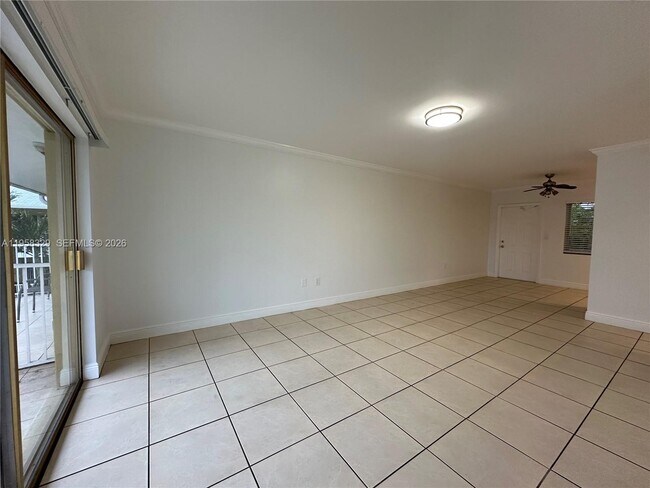 Building Photo - 2536 Van Buren St