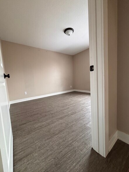 Bedroom - 84 Curtice St E