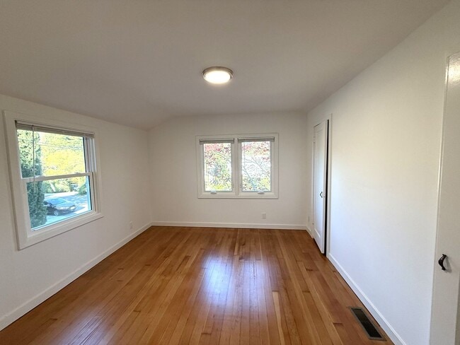 Building Photo - THREE BEDROOM /TWO BATH HOME, JUST A FEW BLOCKS FROM DOWNTOWN LARKSPUR