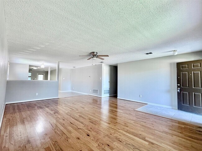 Building Photo - 1620 Flagstone Ln