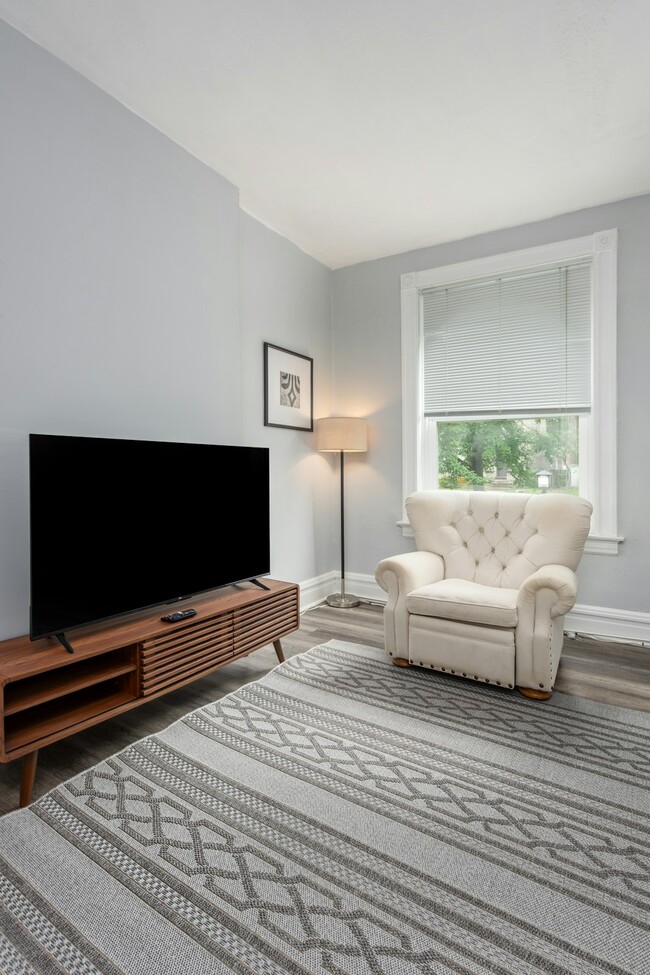 Building Photo - 4055-4057 Hartford Street, Unit 4057