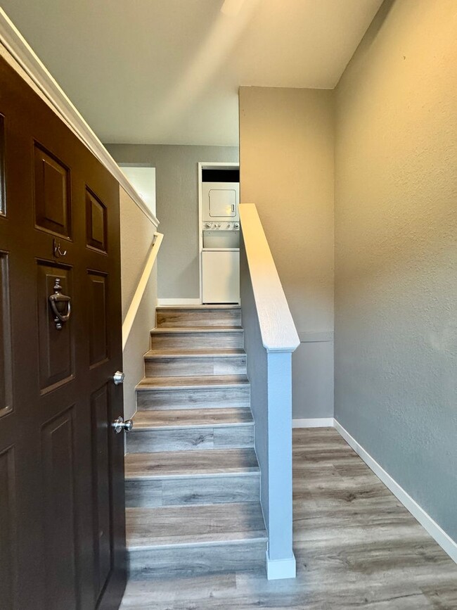 Building Photo - Two Bedroom Duplex Unit