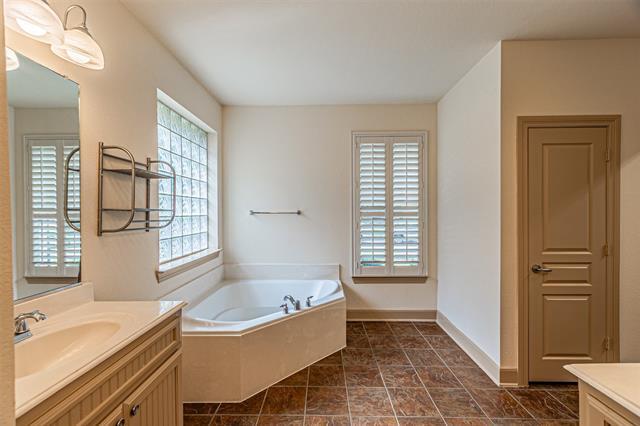 Building Photo - 15097 Blakehill Dr