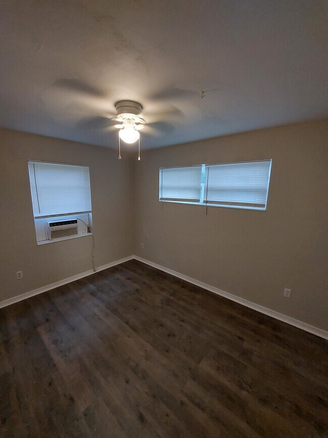 Building Photo - 2247 Stella St