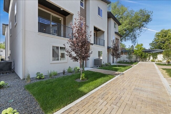 Building Photo - Modern, New 3-Story Boise Bench Townhome with Garage in a Prime Location
