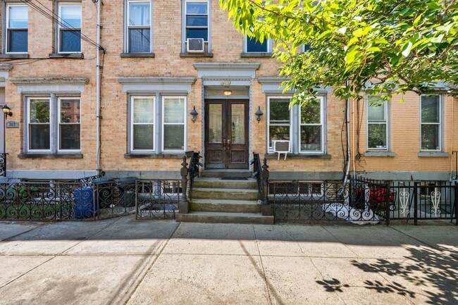 Building Photo - 349 7th St