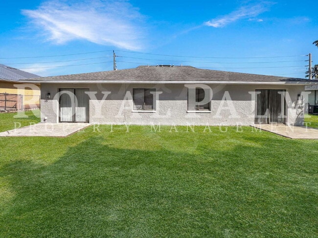 Building Photo - Cold Outside, Cozy Inside – Winter-Ready Fort Myers Renovated 3BR/2BA Duplex with a New HVAC...Yu...