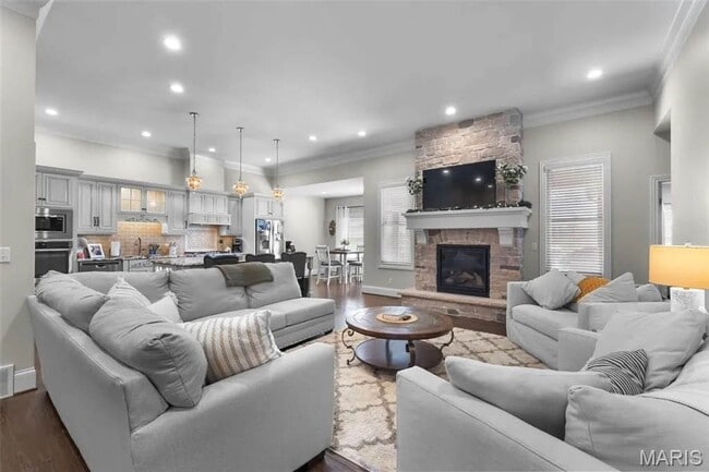 Building Photo - Stunning Custom-Built 4 Bedroom Duplex in East Jackson School District