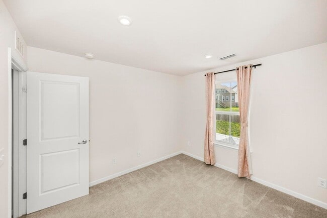 Building Photo - 247 Pryor Dr