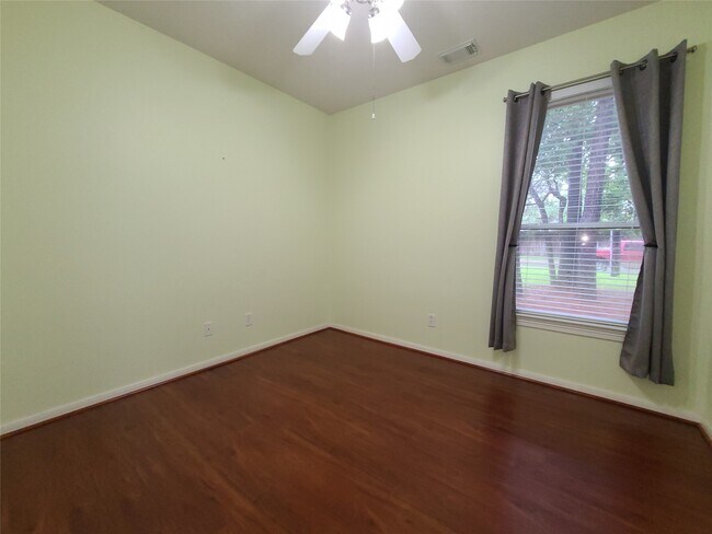 Building Photo - 7015 Pinefern Ln