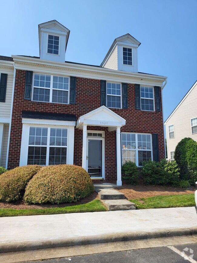 Building Photo - 3 bedroom townhouse in Waterside Crossing