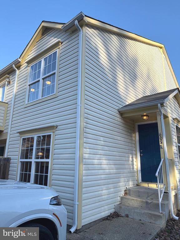 Building Photo - 46359 Columbus Dr