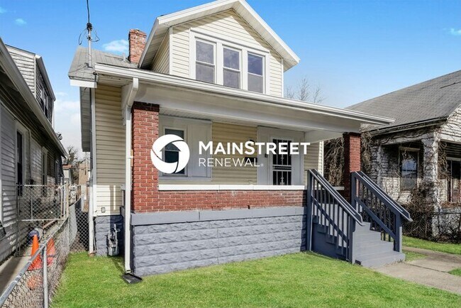 Building Photo - 4 Bedroom Pet-Friendly Home in Louisville, KY with Main Street Renewal