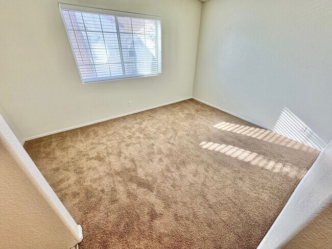 Building Photo - BRIGHT 2-BED CONDO LOCATED CENTRAL LAS VEGAS CONDO