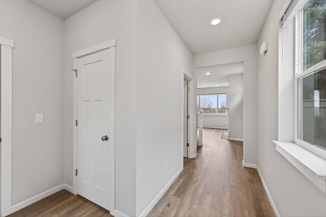 Building Photo - Beautiful 4-Bedroom Camas Home on Quiet Cul-de-Sac | Built in 2020 | Private Backyard