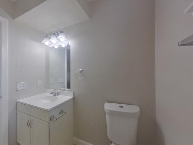 Building Photo - 9614 Crooked Wood Ln
