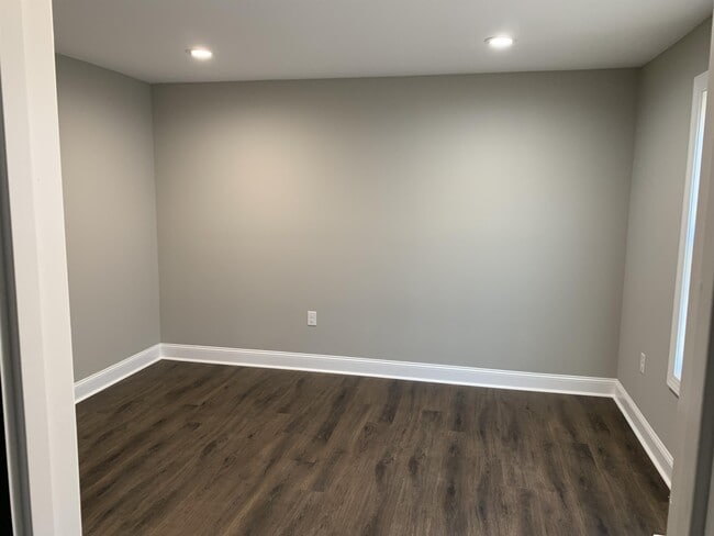 Building Photo - 1 Emanuel Ct