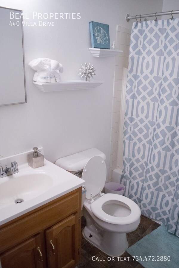 Building Photo - 440 Villa Dr