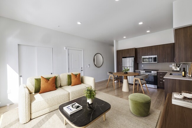 Building Photo - Oliver Bainbridge