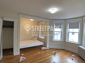 Building Photo - bedroom in Boston MA 02215