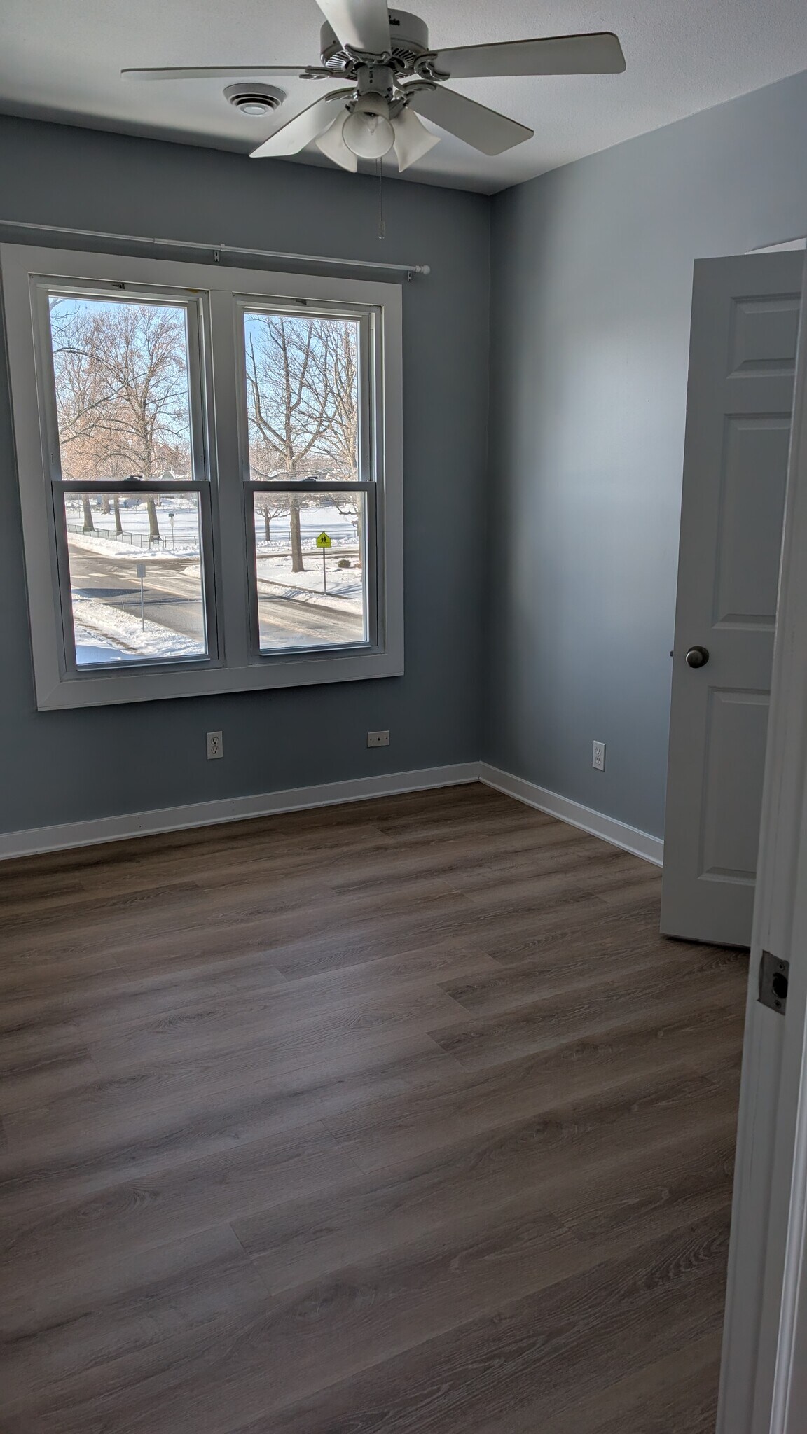 Bedroom - 517 E Barker Ave