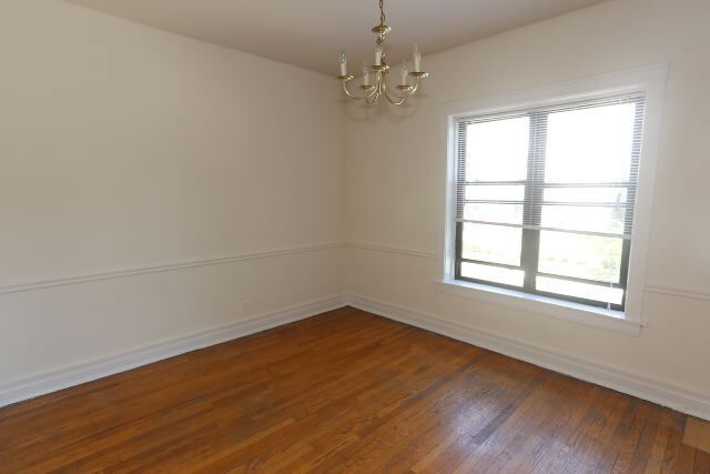 Building Photo - 836 W Waveland