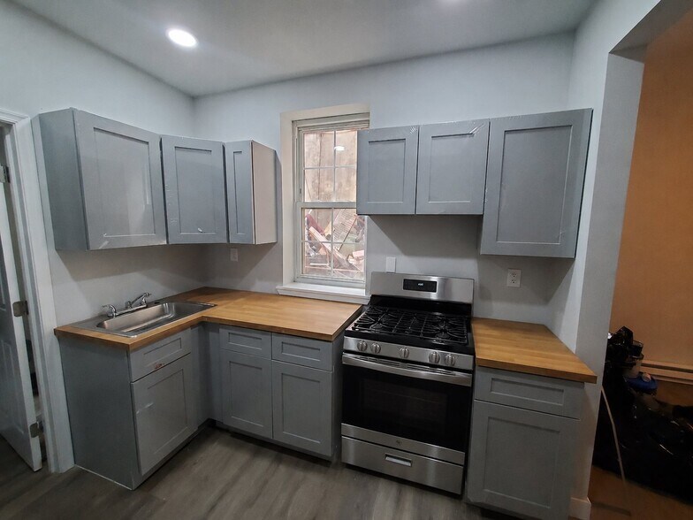 Building Photo - 709 N Carrollton Ave