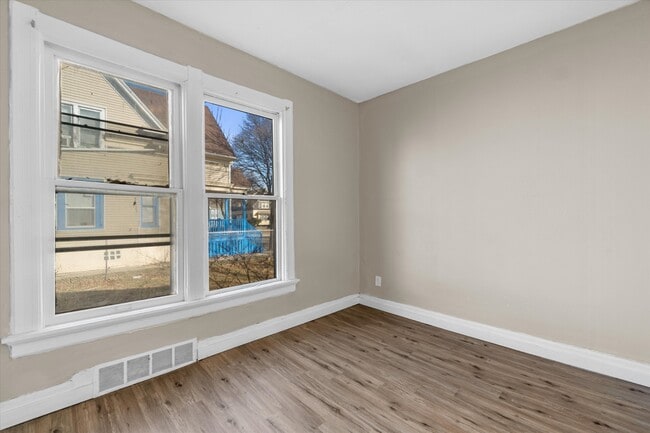 Building Photo - 26th St Milwaukee Duplex