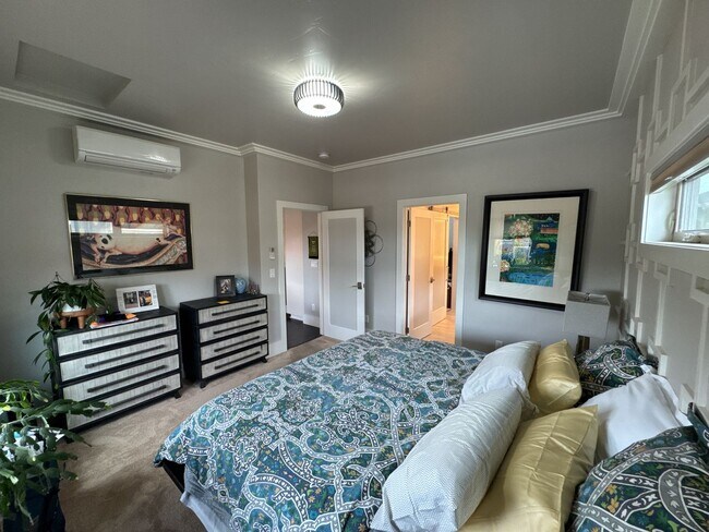 Building Photo - FULLY FURNISHED ALL-INCLUSIVE STUNNING HOM...