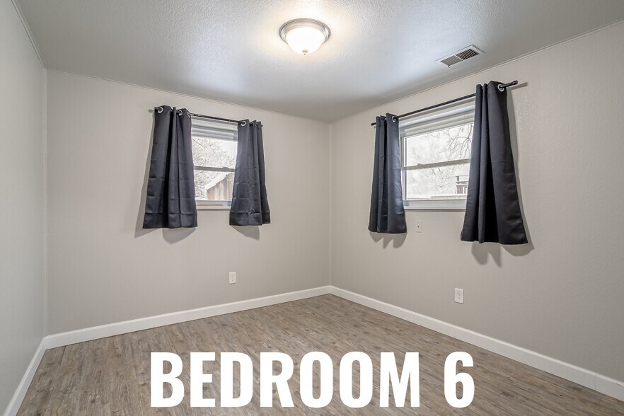 Building Photo - 201 Toledo St