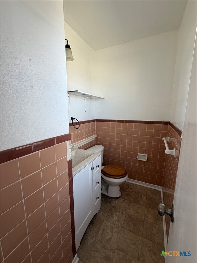 Building Photo - 1102 S Ann Blvd