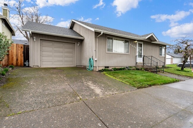 Building Photo - Large 2 bedroom 2 bathroom duplex with garage! $500 OFF YOUR FIRST MONTH’S RENT!