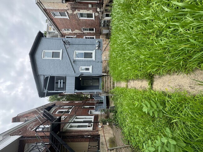 Building Photo - 241 N 4th St