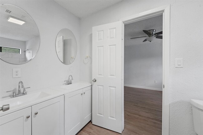 Building Photo - 18009 Split Oak Cir