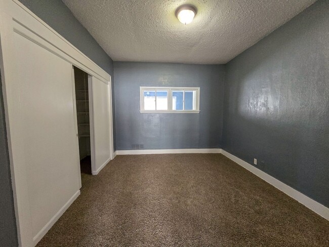 Building Photo - 3 Bed home in Shawnee!