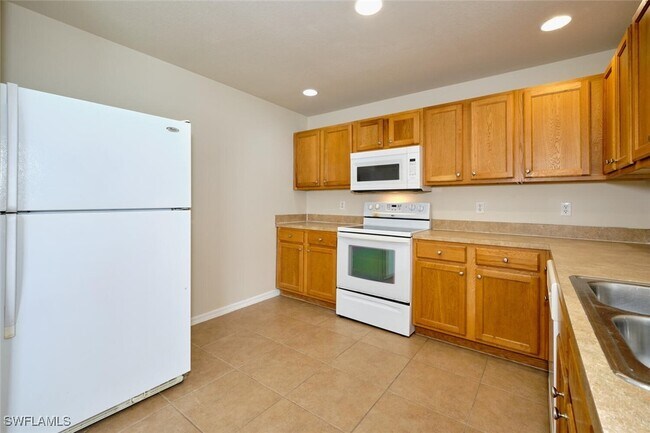Building Photo - 1707 SW 4th Pl