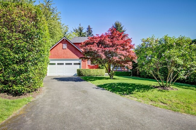 Building Photo - Beautiful Downtown Home