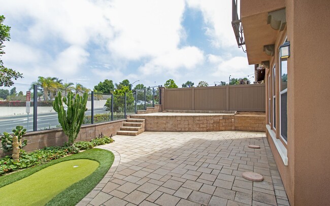 Building Photo - Beautiful Large Spacious Carlsbad Home wit...