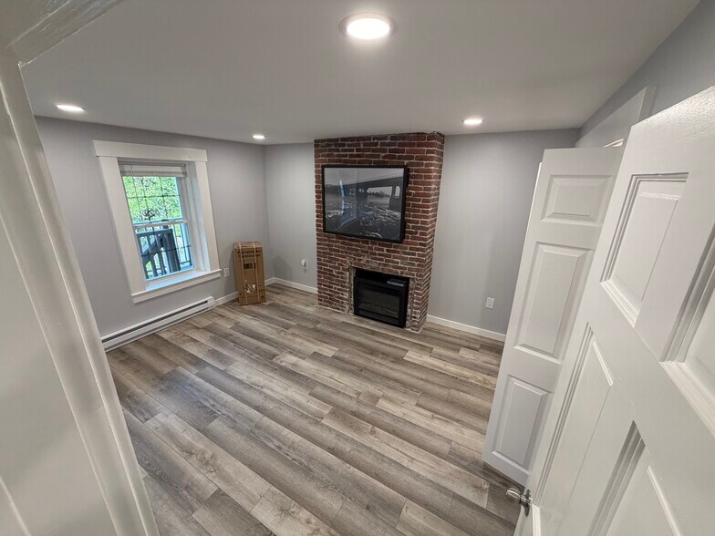 Building Photo - 135 West Merrimack St