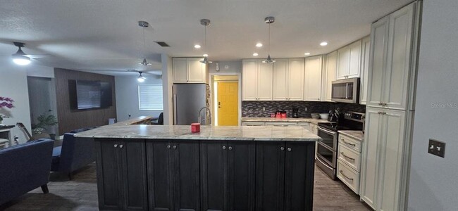 Building Photo - 7131 Vista Way