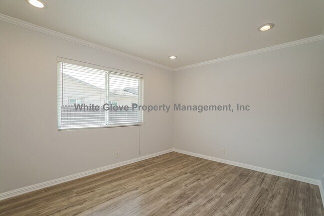 Building Photo - Stylishly Remodeled 2 Bed Townhome in Prime Temple City Location
