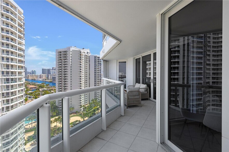 Building Photo - 21055 Yacht Club Dr