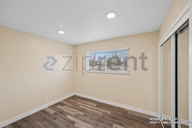 Building Photo - 523 Page St