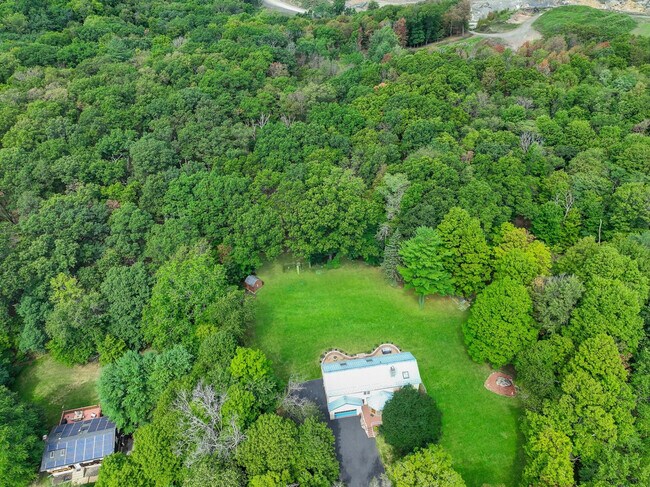 Building Photo - 338 Clove Rd