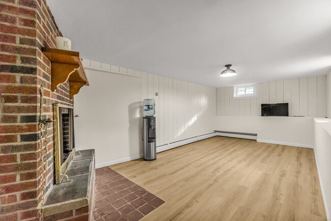 Building Photo - 149 Lakeside Blvd E