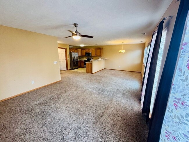 Building Photo - Beautiful Townhouse in Elkhorn School District