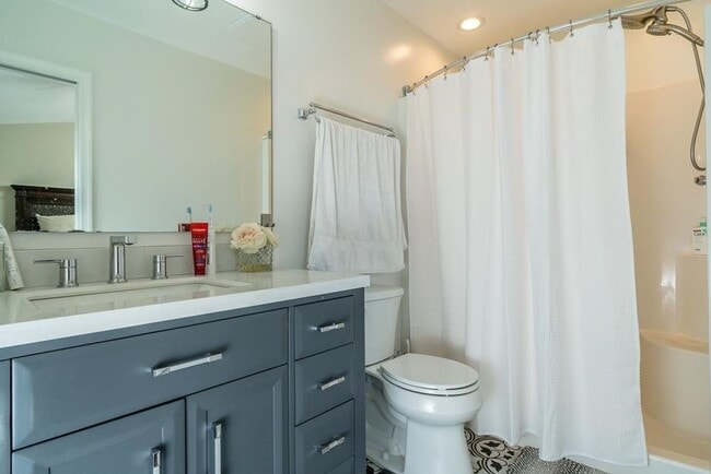 Building Photo - Spacious Luxury Townhome! Outstanding Location!